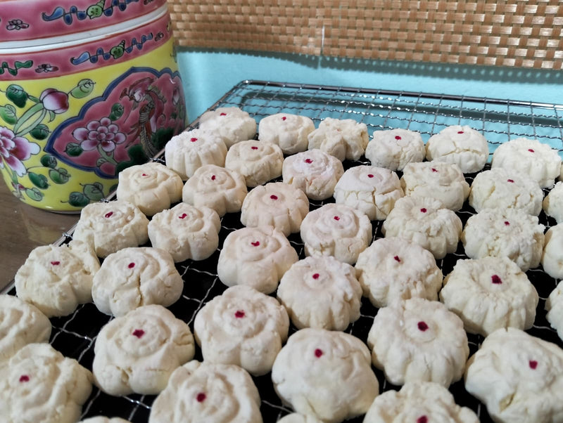 Kuih Bangkit – Traditional Coconut Cream Cookies