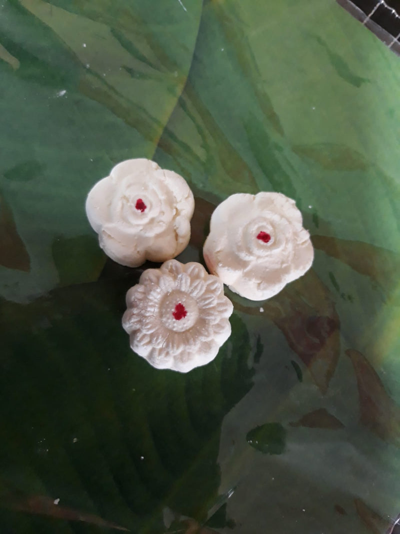 Kuih Bangkit – Traditional Coconut Cream Cookies